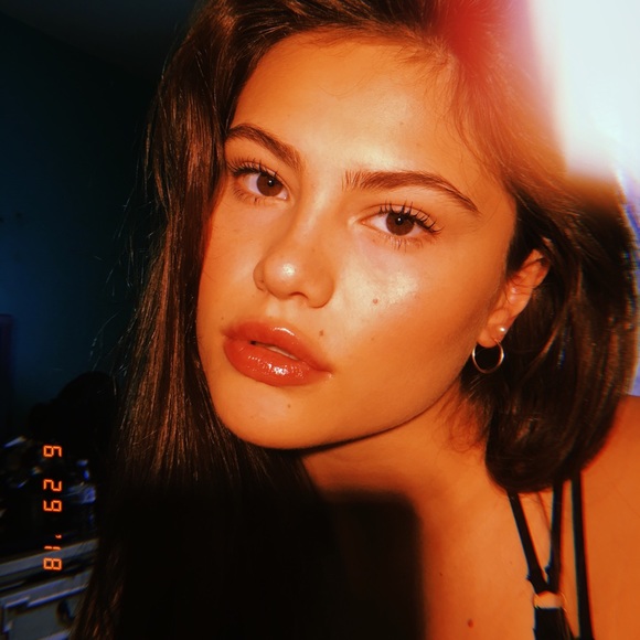 Meet your Posher, Emily - Picture 1 of 1